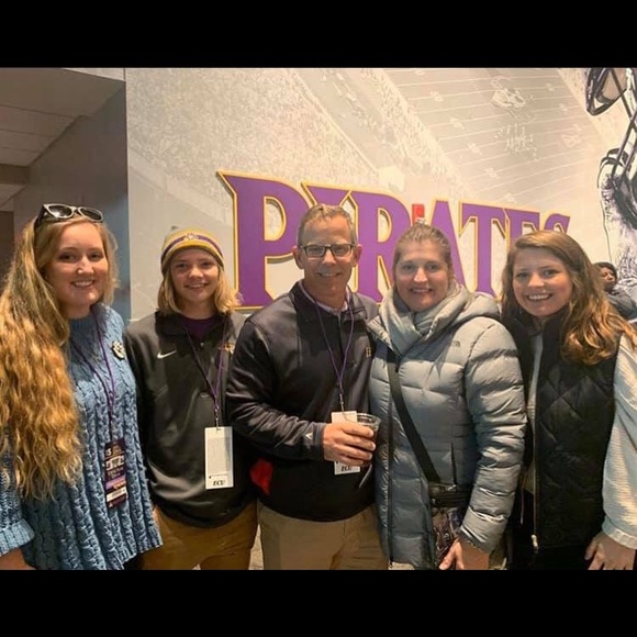 Meet your Posher, Lisa - Picture 1 of 1